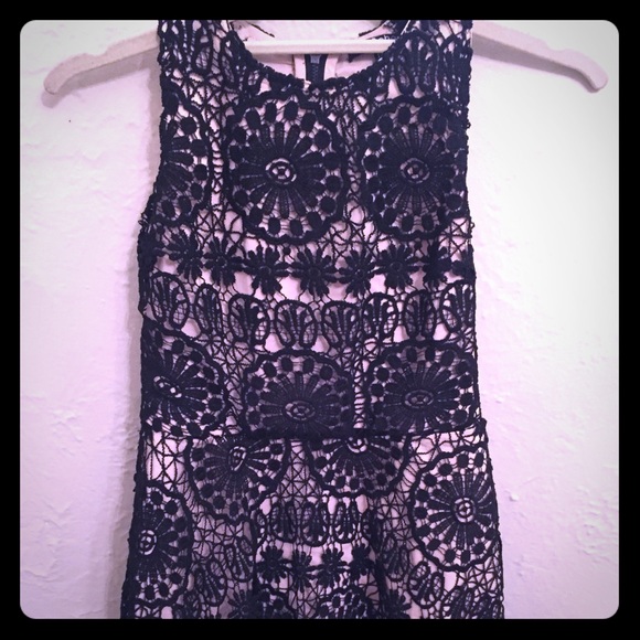 Black sleeveless lace party dress - Picture 1 of 3